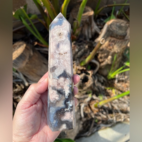 Black Flower Agate Tower - Picture 8 of 11